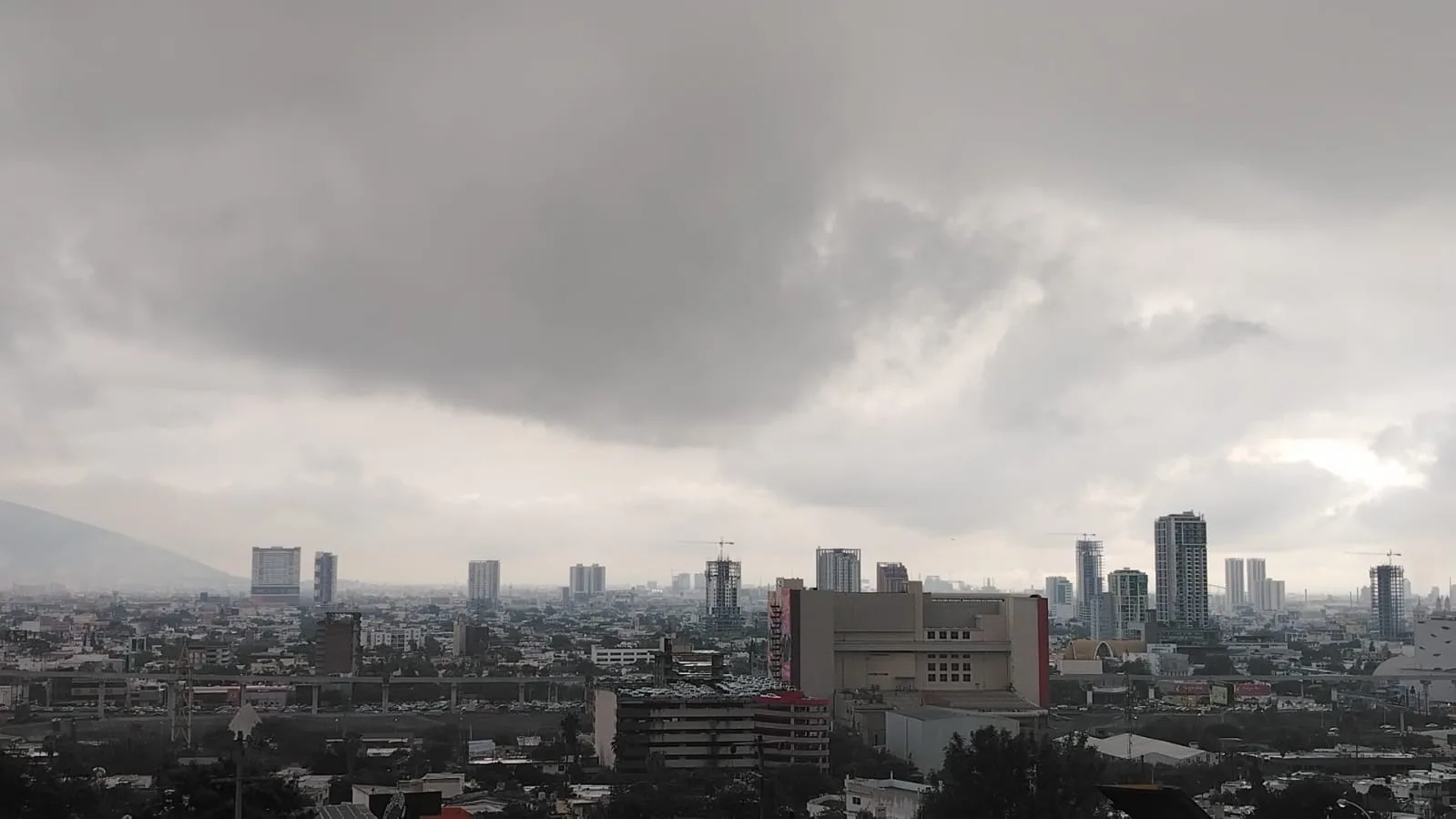 Continúa el calor y la humedad en Nuevo León este jueves