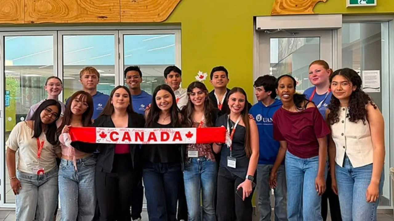 Estudiantes de la UANL mejoran su inglés tras programa en Canadá