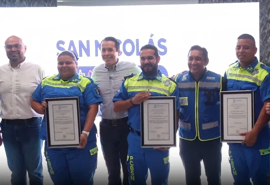 San Nicolás reconoce labor de Protección Civil y Bomberos con ascensos