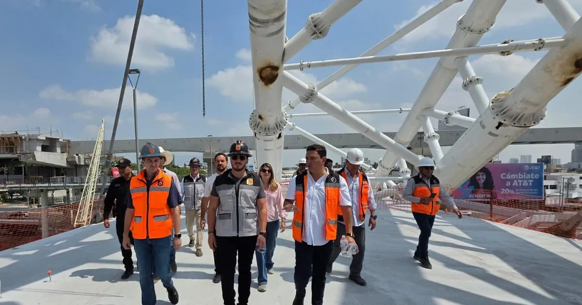 Avanza construcción de puentes peatonales sobre el Río Santa Catarina