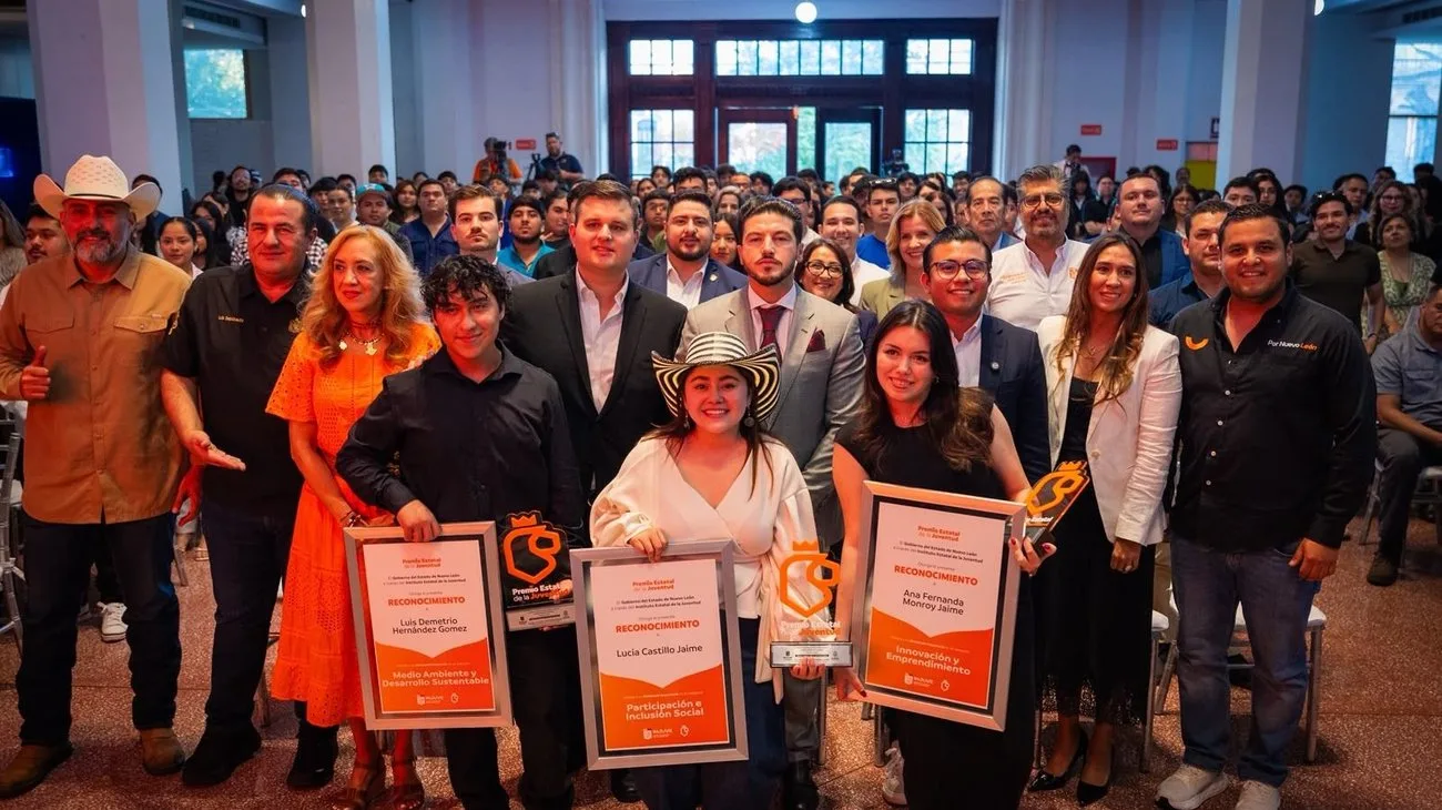 Gobernador entrega Premio Estatal de la Juventud 2026 en Nuevo León