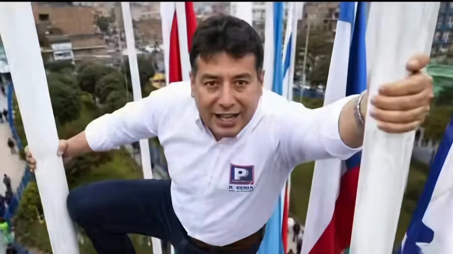 Alcalde peruano se viste de Spider-Man para promocionar obras públicas