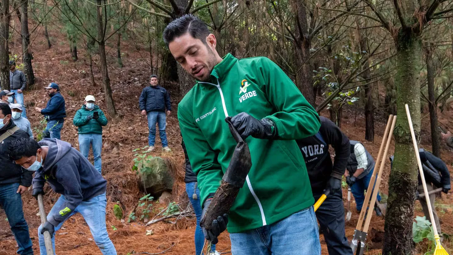 José Couttolenc se une a la Jornada Nacional de Reforestación en el Estado de México