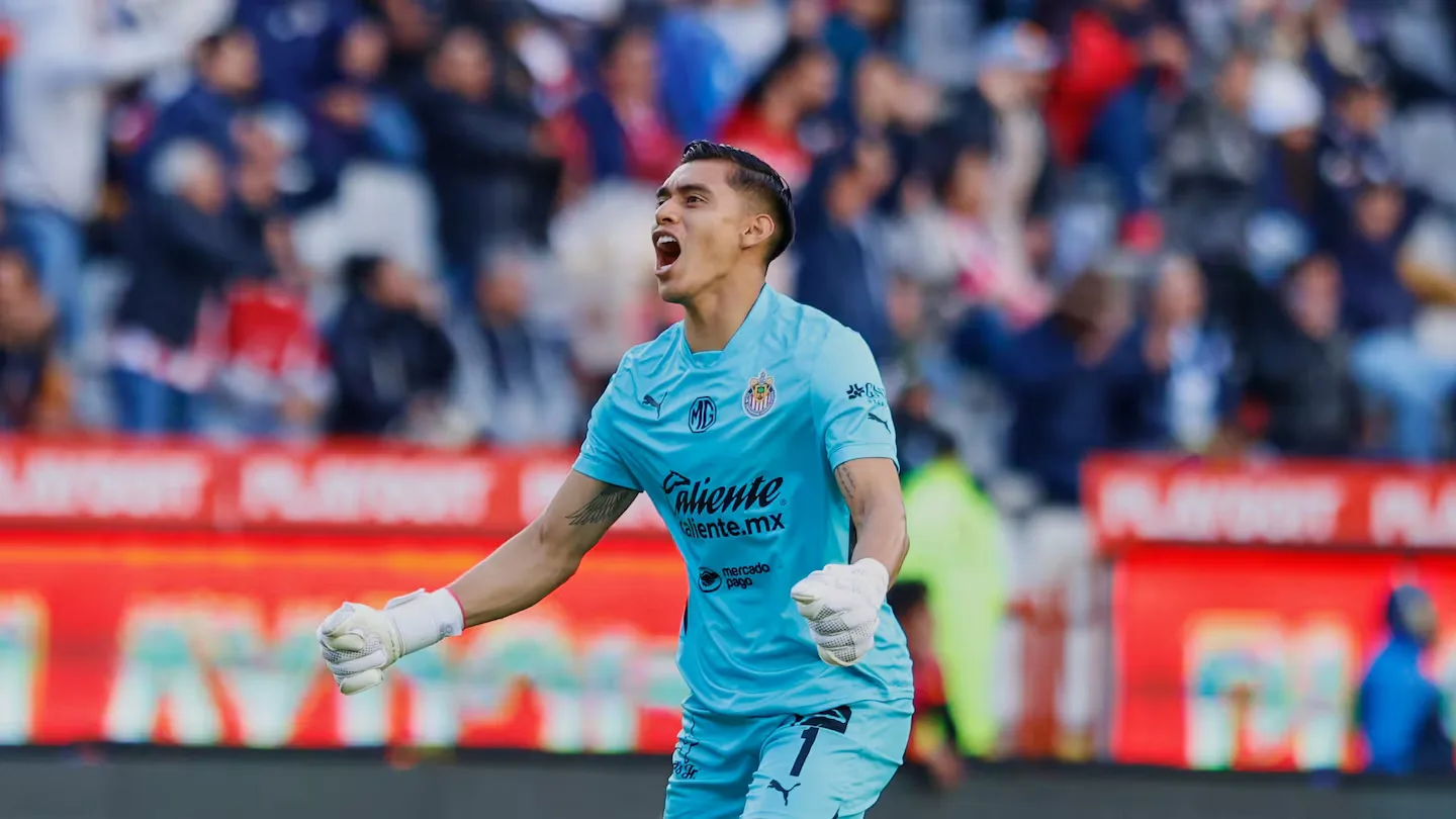 Tala Rangel, portero de Chivas, en la mira del Dinamo Zagreb para la Champions League