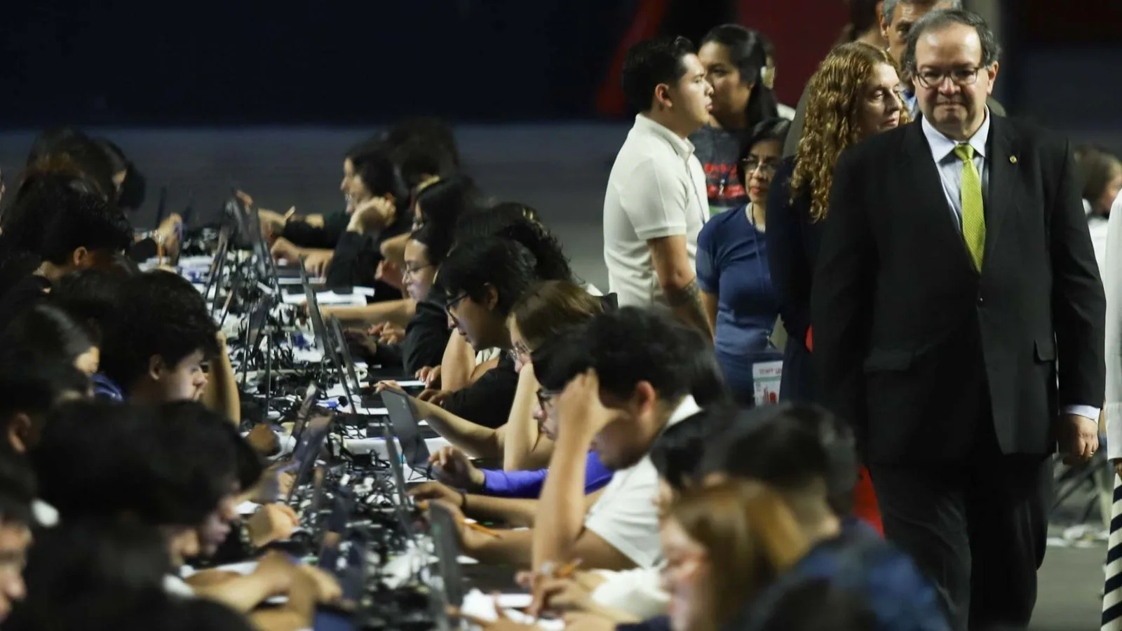 Rector de la UNAM estima que 60% de aspirantes aprobaron examen de control