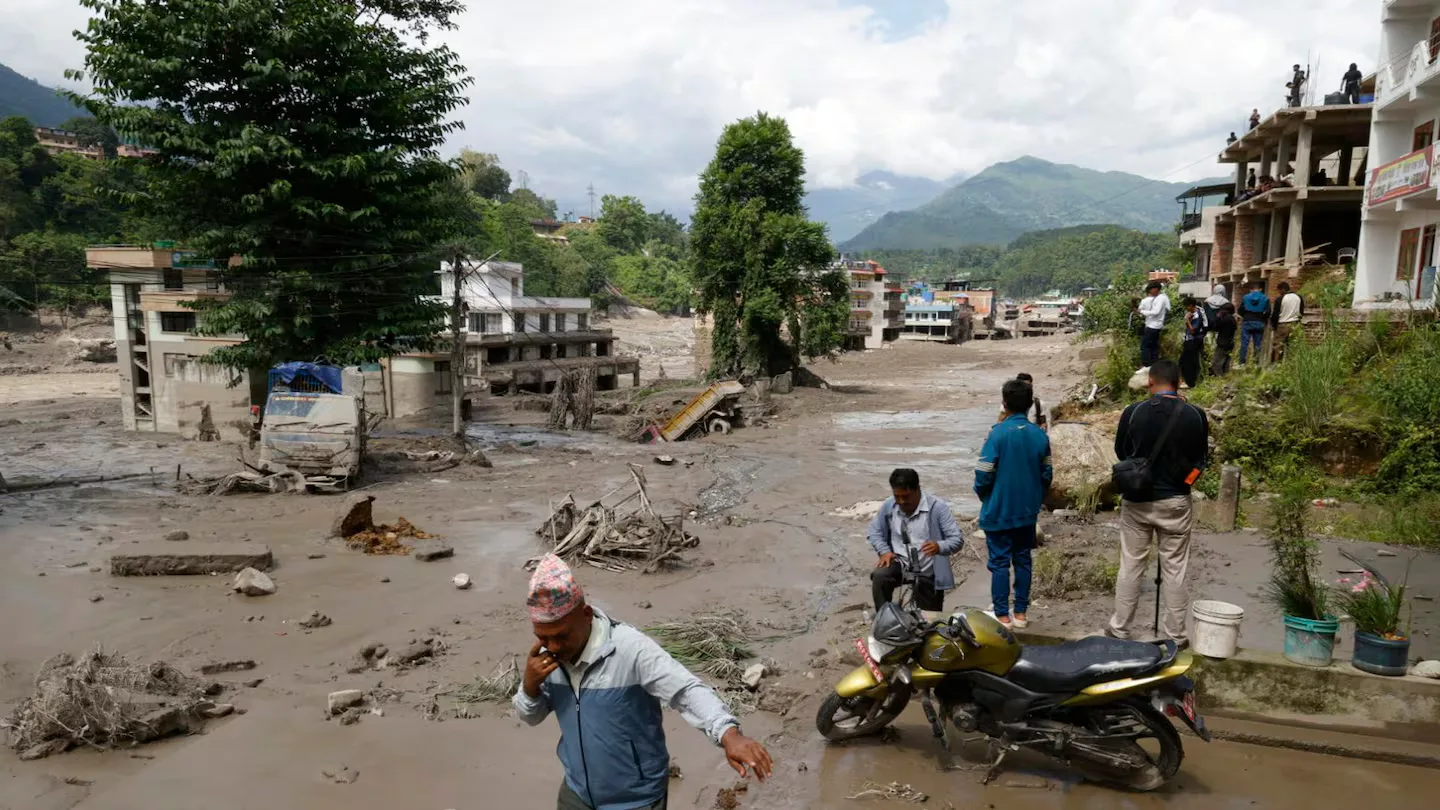 Inundación en Nepal deja 22 muertos y 384 desaparecidos tras desbordamiento de río
