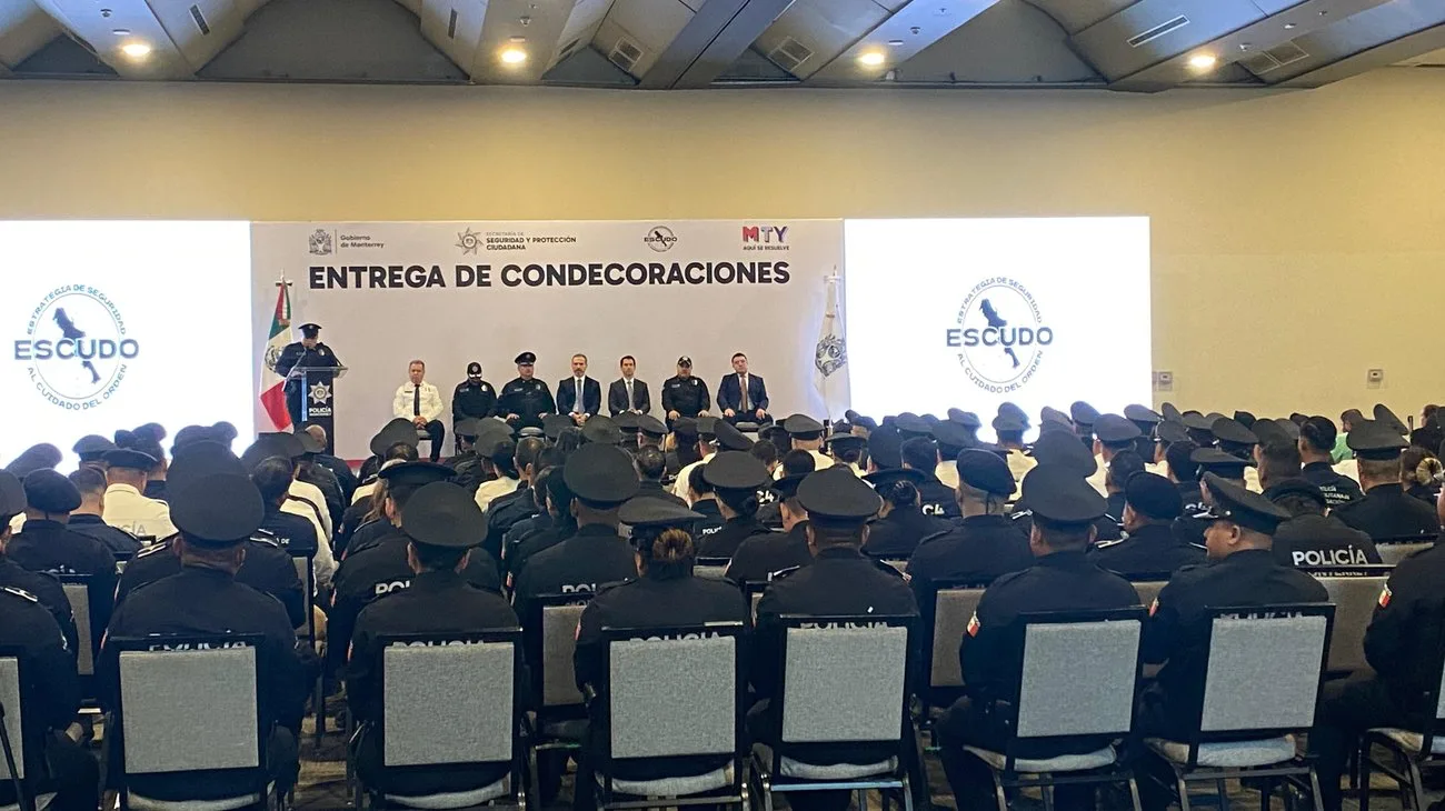 Reconocen a 281 policías de Monterrey por su dedicación y servicio