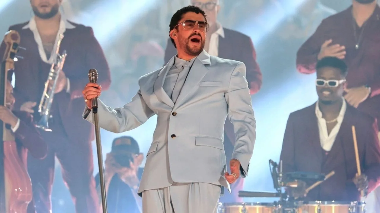 Bad Bunny gana su primer Emmy por espectáculo de medio tiempo en el Super Bowl