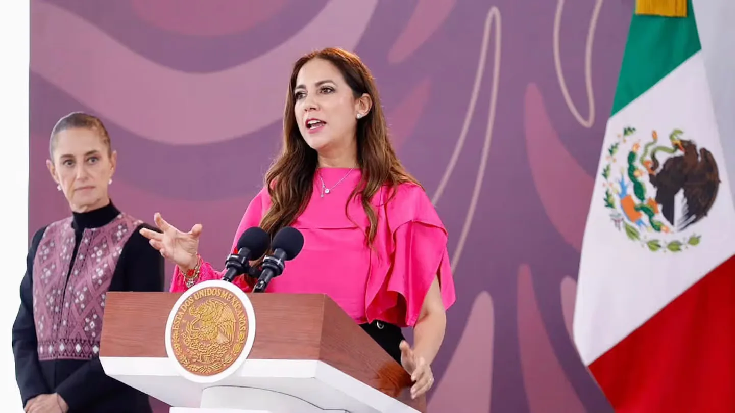Claudia Sheinbaum frena abucheos a gobernadora de Guanajuato en evento público