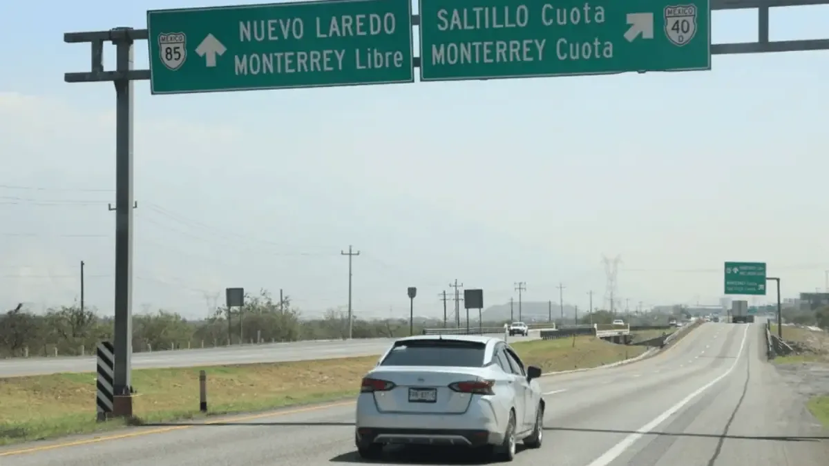 Samuel García propone descuentos para registro de autos foráneos en Nuevo León