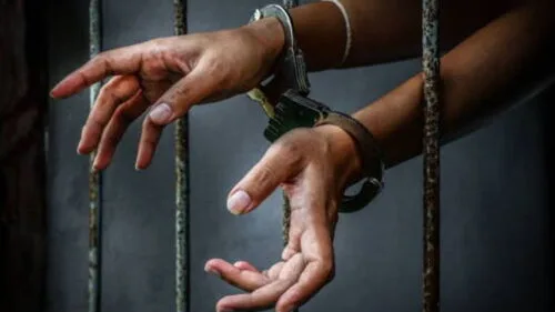 Detienen a actriz y conductora en Perú por presunto fraude y vínculos con secta