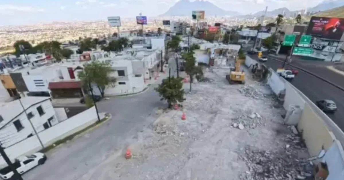 Avanza demolición en la Rotonda de las Casas en Monterrey
