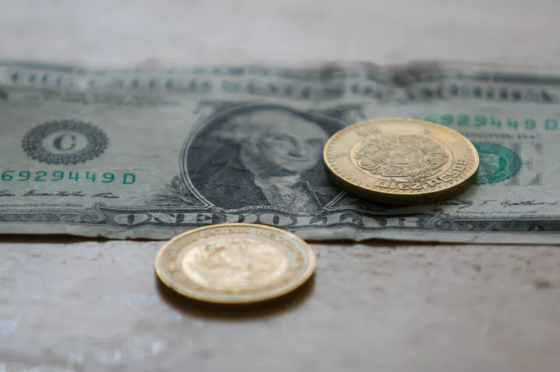 El peso mexicano se deprecia y pone fin al ciclo del 'super peso'