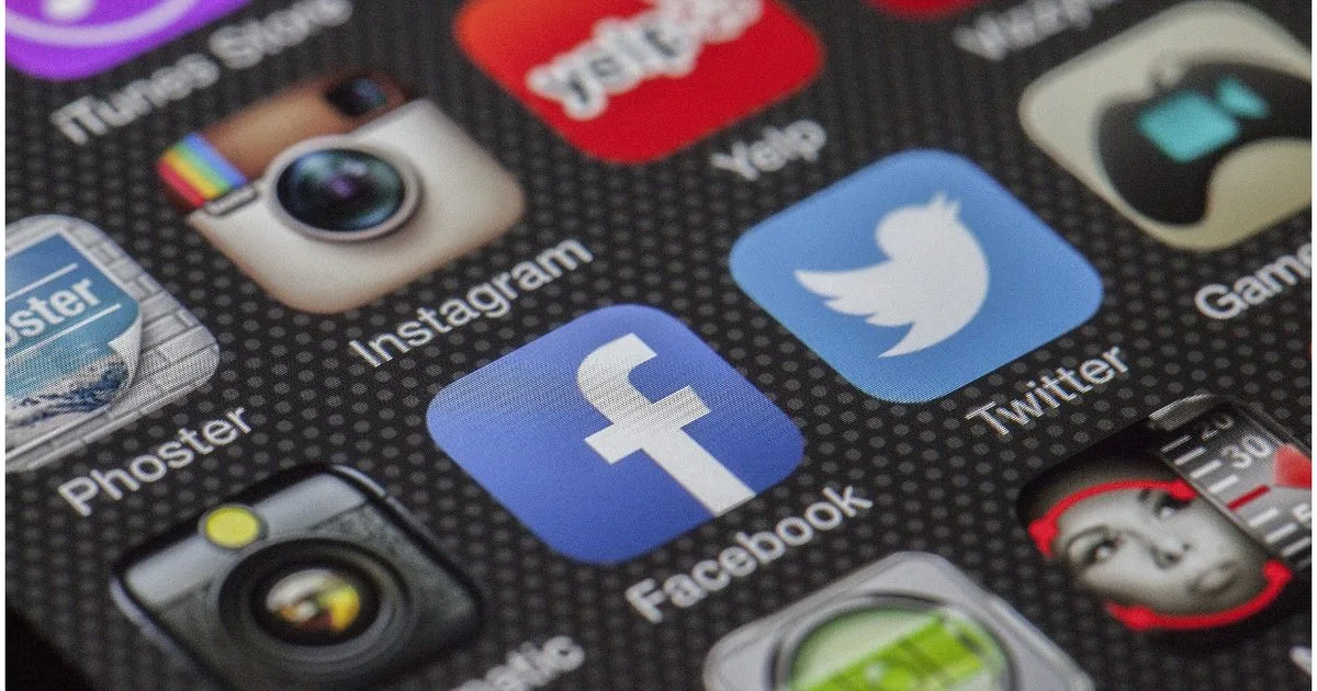 Sheinbaum propone regular contenidos violentos en redes sociales