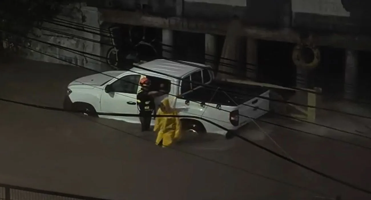 Rescatan a pareja de adultos mayores en La Estanzuela, Monterrey