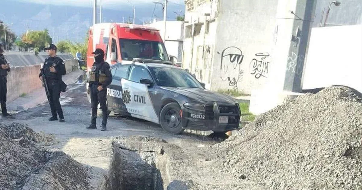Accidente en obra de Agua y Drenaje en Monterrey deja un muerto y un herido