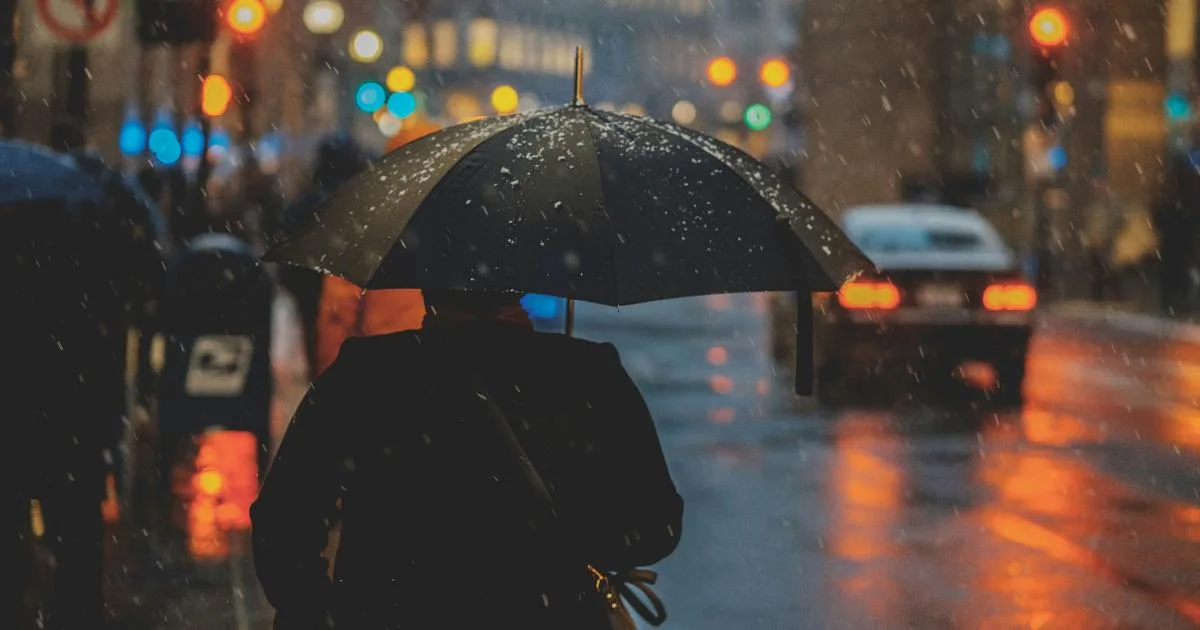 Frente frío provoca lluvias y temperaturas frescas en Nuevo León