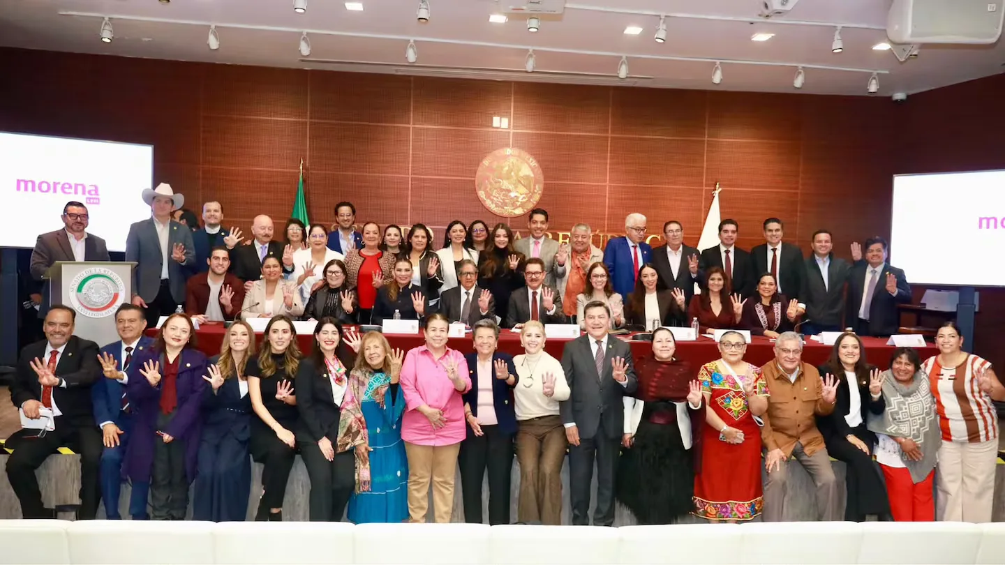 Lorenia Valles destaca reformas constitucionales en encuentro con senadores de Morena