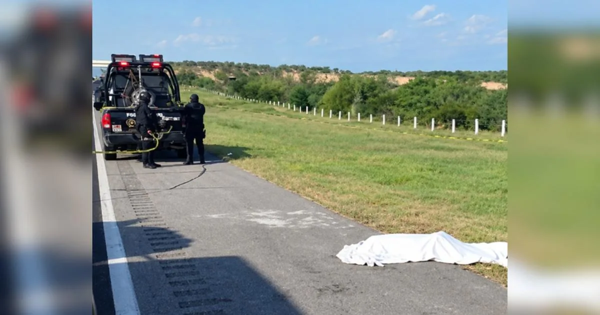 Investigan posible feminicidio tras hallazgo de mujer sin vida en autopista
